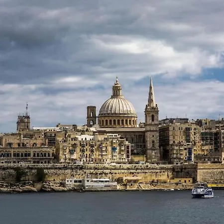 Cosy 1br Penthouse With Private Terrace In Gzira By 360 Estates * Sliema