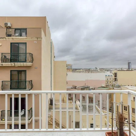 Cosy 1br Penthouse With Private Terrace In Gzira By 360 Estates * Sliema