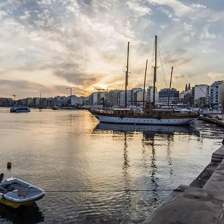 Cosy 1br Penthouse With Private Terrace In Gzira By 360 Estates شقة سليمة