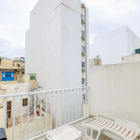Cosy 1br Penthouse With Private Terrace In Gzira By 360 Estates *