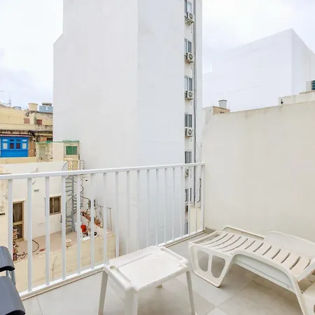Cosy 1br Penthouse With Private Terrace In Gzira By 360 Estates