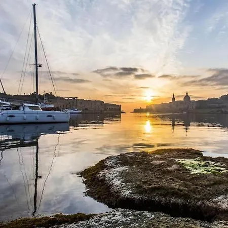 Cosy 1br Penthouse With Private Terrace In Gzira By 360 Estates شقة سليمة