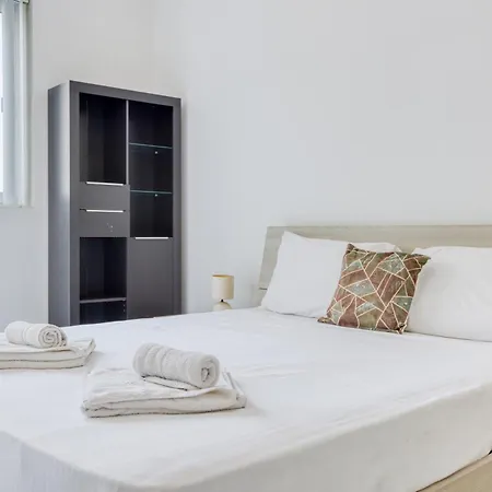 Cosy 1br Penthouse With Private Terrace In Gzira By 360 Estates * سليمة