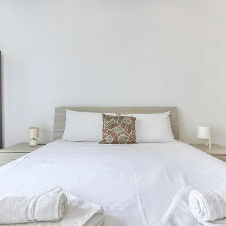 Cosy 1br Penthouse With Private Terrace In Gzira By 360 Estates *