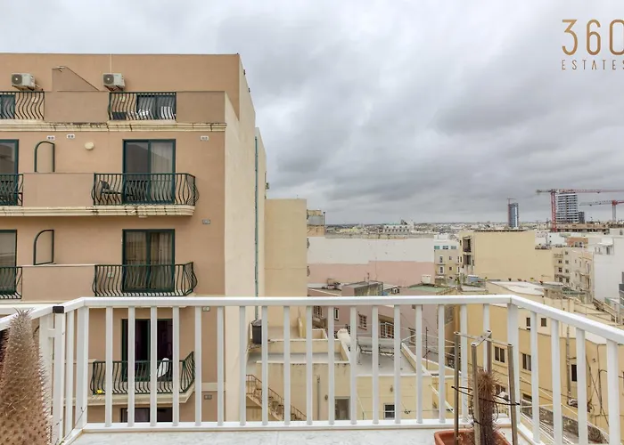 Cosy 1br Penthouse With Private Terrace In Gzira By 360 Estates * Sliema