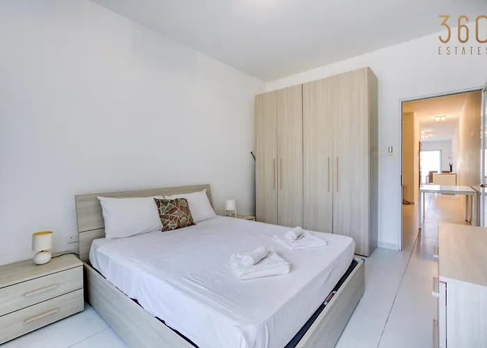 Cosy 1br Penthouse With Private Terrace In Gzira By 360 Estates Apartament Sliema