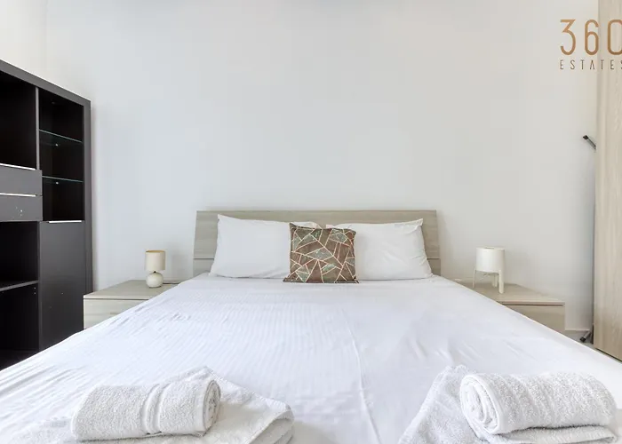 Cosy 1br Penthouse With Private Terrace In Gzira By 360 Estates *