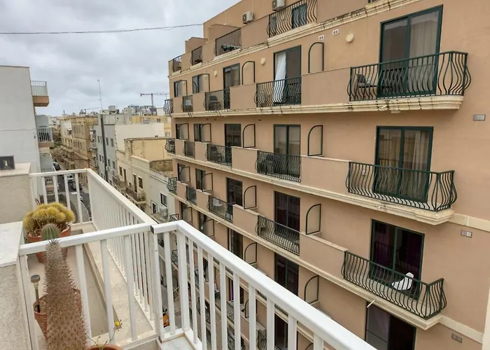 Cosy 1br Penthouse With Private Terrace In Gzira By 360 Estates Sliema