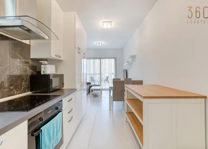 Cosy 1br Penthouse With Private Terrace In Gzira By 360 Estates Sliema