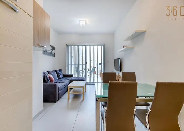 Cosy 1br Penthouse With Private Terrace In Gzira By 360 Estates * Sliema