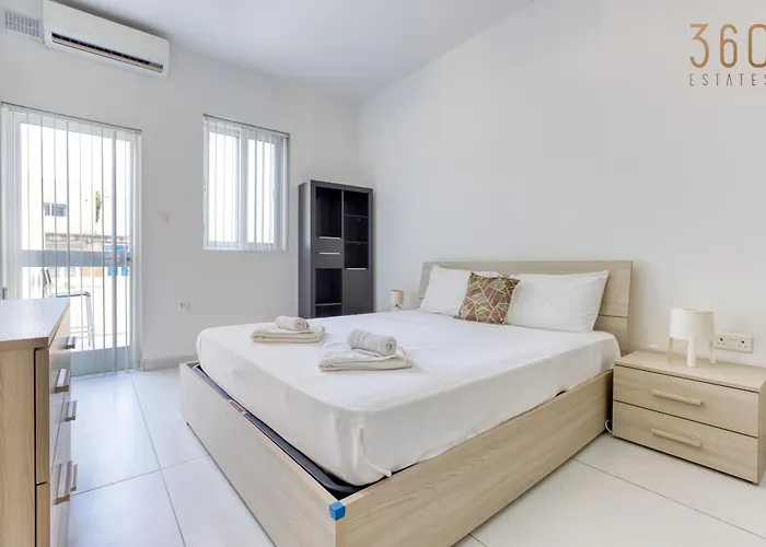 Cosy 1br Penthouse With Private Terrace In Gzira By 360 Estates Apartament