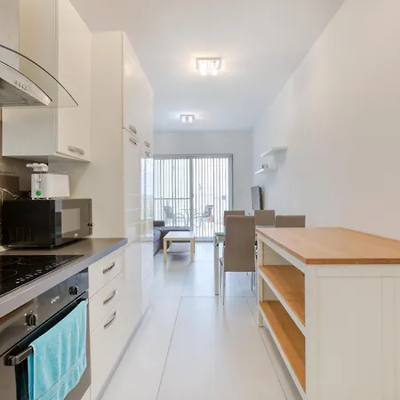 Cosy 1br Penthouse With Private Terrace In Gzira By 360 Estates סליאמה