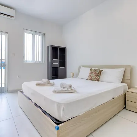 Cosy 1br Penthouse With Private Terrace In Gzira By 360 Estates דירה
