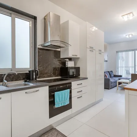 דירה Cosy 1br Penthouse With Private Terrace In Gzira By 360 Estates *